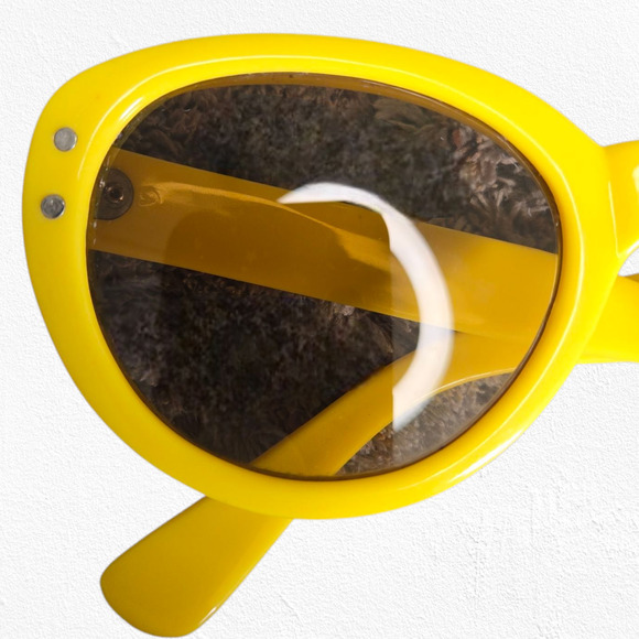 1950s Vintage Yellow Mod Cat Eye Sunglasses Bold Oval Frame Retro Funky Eyewear - Picture 4 of 12